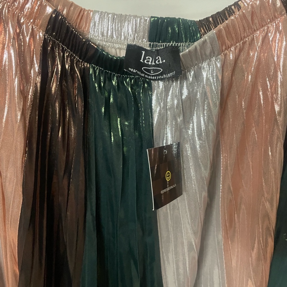 Dressed in LALA Metallic Pleated Maxi Skirt - Picture 5 of 5